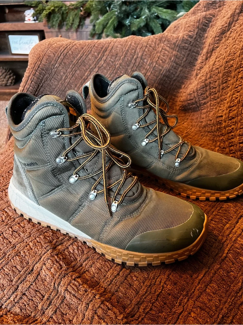 Columbia Men's Fairbanks Omni-Heat winter boots (Size 12)